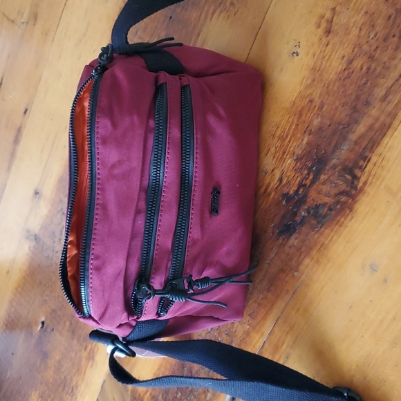 ETidy crossbody - Picture 1 of 8